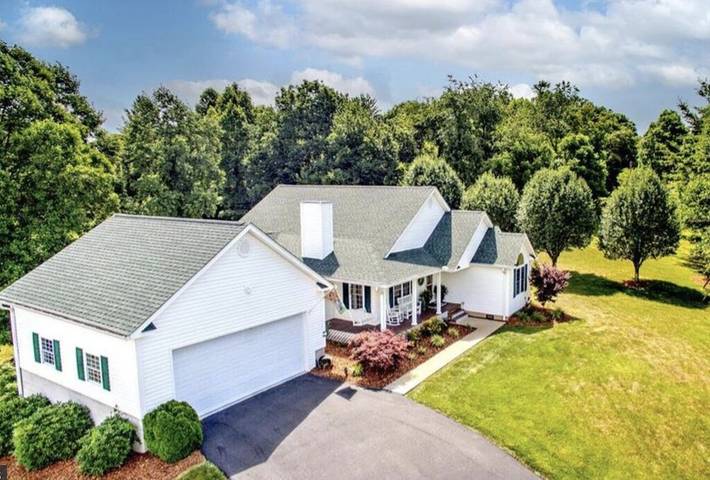 Vacation rental for 4 people, with yard in Woodfin (NC)