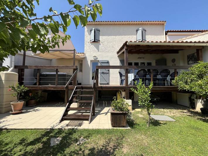 Gîte pour 6 personnes, avec jardin et terrasse ainsi que sauna et jacuzzi à Sanary-sur-Mer