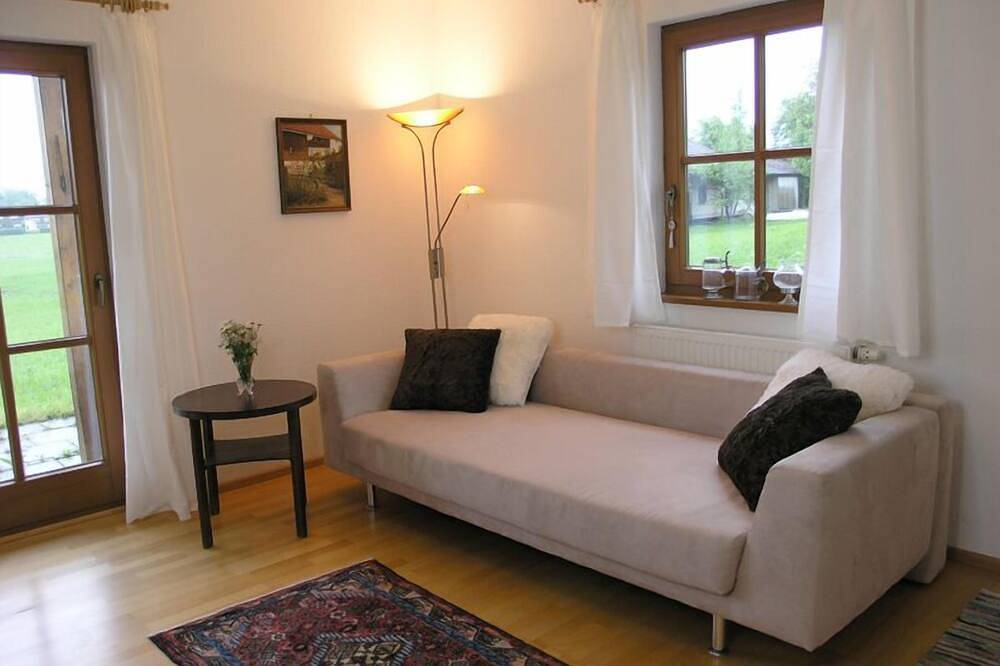 Ganze Wohnung, Ferienwohnung Nr. 1 mit 55 qm in Gollenshausen am Chiemsee, Gstadt am Chiemsee