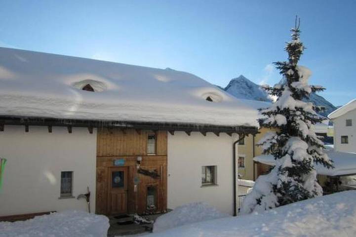 Ganze Wohnung, Chasa Cumulus/Dg Ferienwohnung Sainas 139 A, (Ftan) in Ftan, Unterengadin