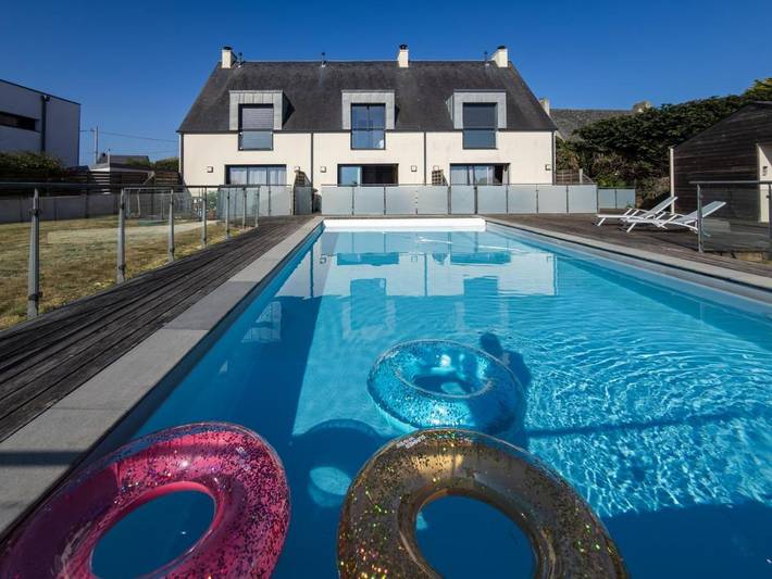 Ferienhaus für 4 Personen, mit Terrasse und Garten sowie Pool und Ausblick in Roscoff