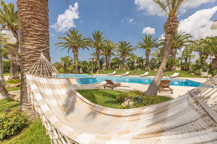 Villa pour 11 personnes, avec balcon/terrasse ainsi que jacuzzi et balcon à Nardò