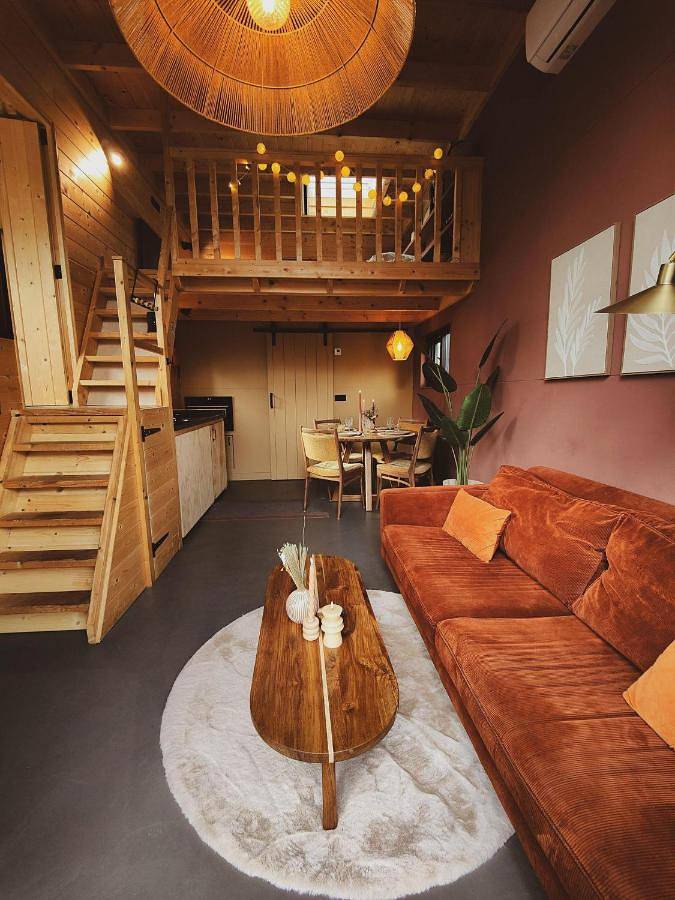 Vakantiehuis voor 4 personen, with Whirlpool and Terras as well as Tuin and Zwembad in Arnhem