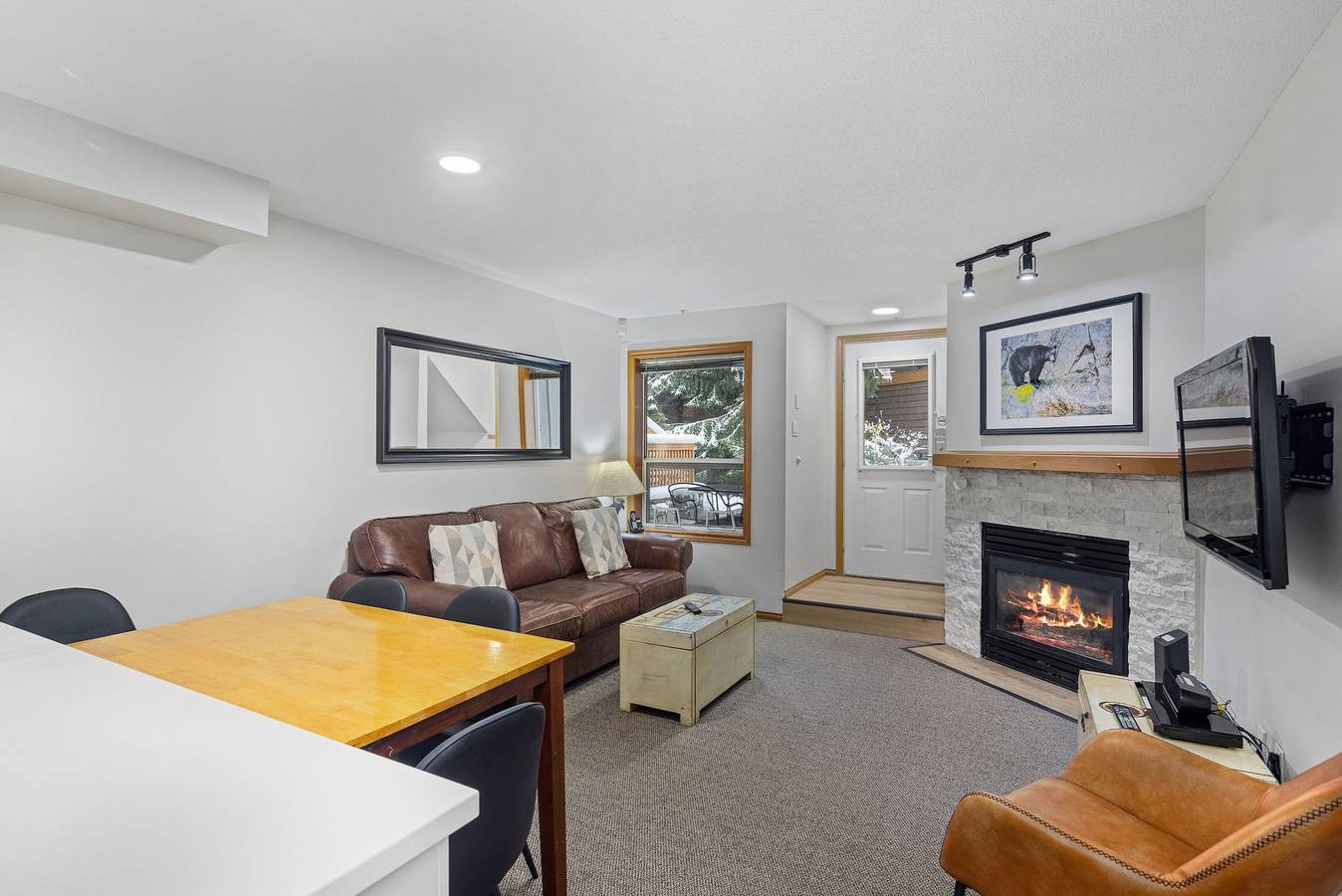 Geheel appartement, 2Br Townhome with private hot tub and pool. Gr 59 in Whistler, Whistler Blackcomb