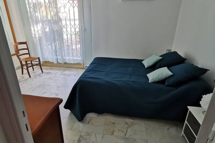 Gîte pour 6 personnes, avec jardin ainsi que terrasse et jacuzzi dans Office De Tourisme De Juan Les Pins - 3