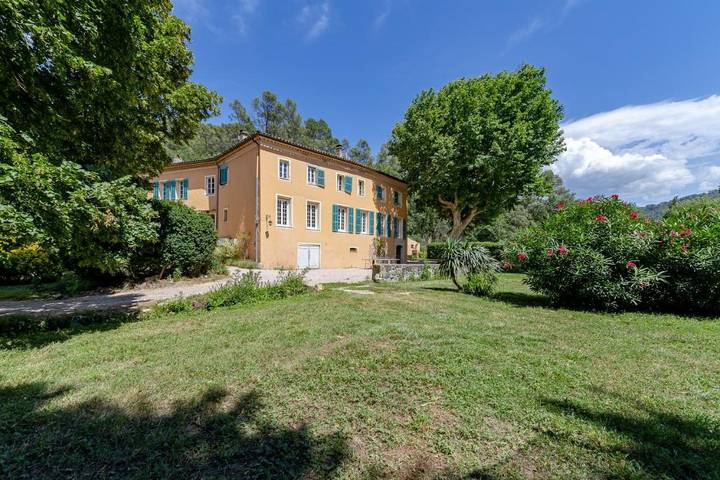 Location de vacances pour 15 personnes, avec jardin ainsi que vue et piscine à Brignoles - 3