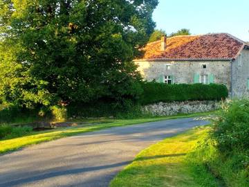 Gîte pour 7 personnes, avec vue et jardin, animaux acceptés à Roussines