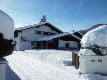 Ferienwohnung für 4 Personen, mit Ausblick und Garten in Kreuth