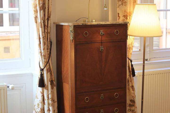 Entire apartment, 2 Bedrooms Luxury Apartment with Balcony - La Suite Terreaux in Lyon, Lyon region
