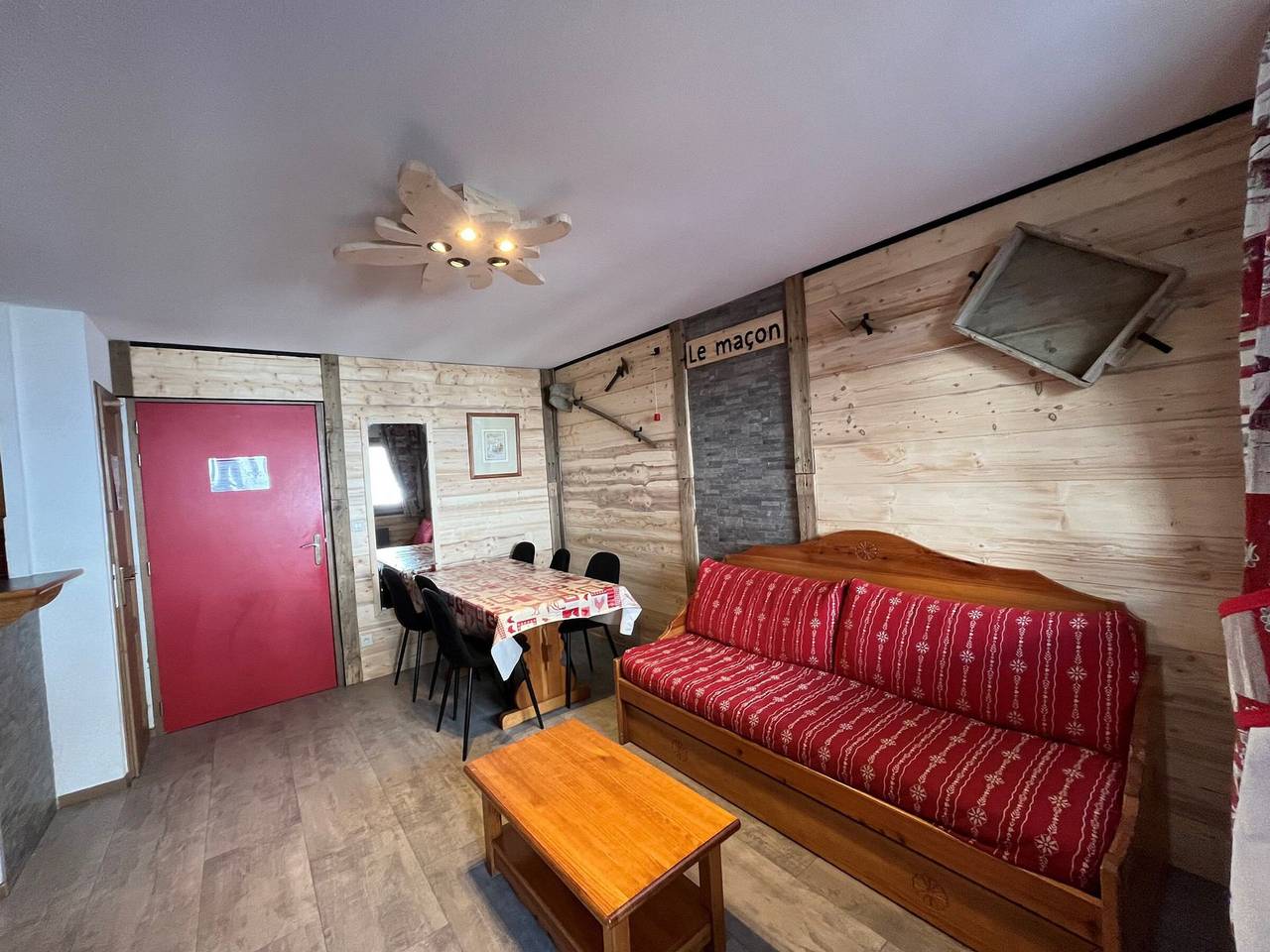 Ganze Wohnung, Geräumige 6-Personen-Wohnung an der Piste mit Parkplatz & Wlan in Lanslebourg-Mont-Cenis, Region Saint-Jean-de-Maurienne