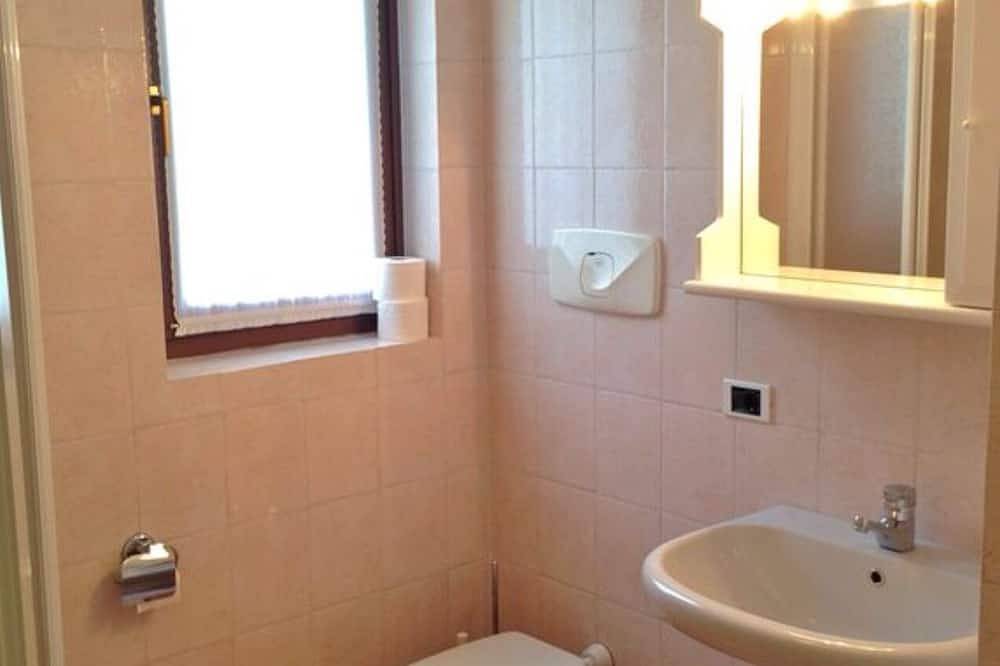 Entire apartment, Beautiful garden apartment in a panoramic position high above Lake Maggiore in Agra, Lago Maggiore (Lombardy)