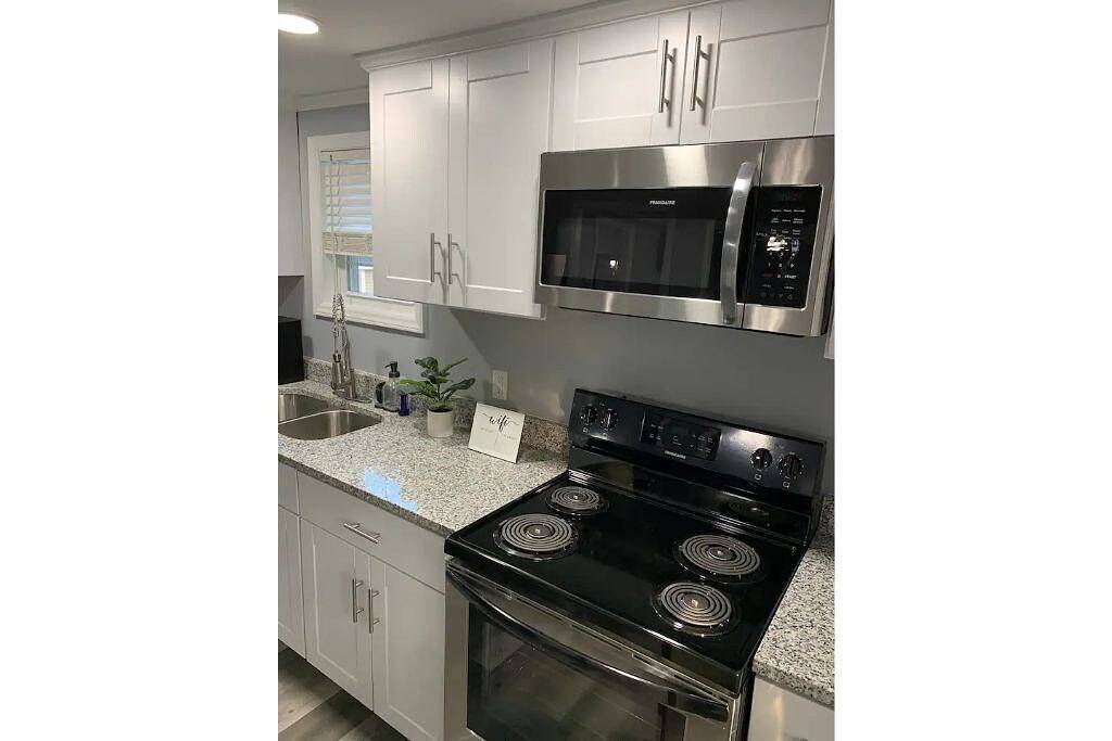 Stylish One Bedroom home 5 min away from Downtown. in Greensboro, Guilford County