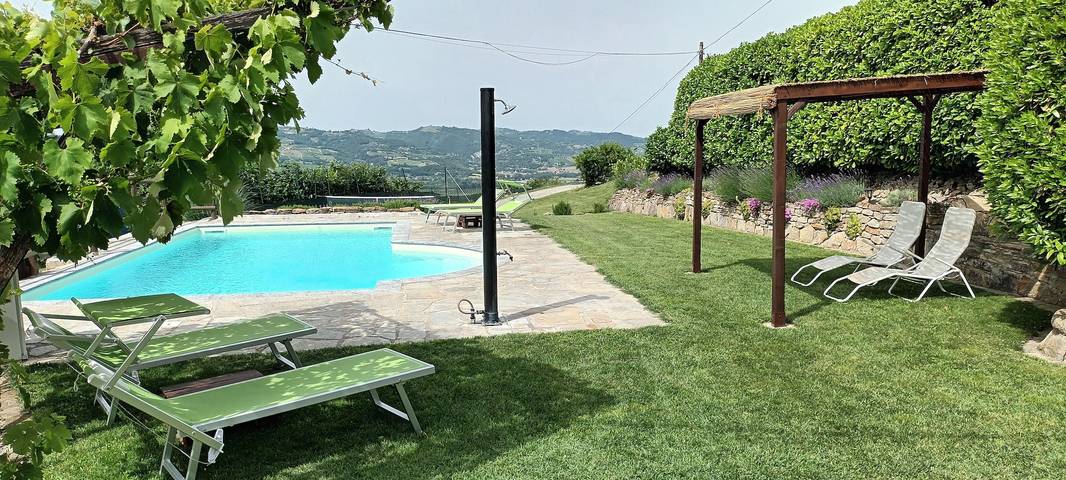 Gîte pour 4 personnes, avec terrasse et jardin à Monastero Bormida