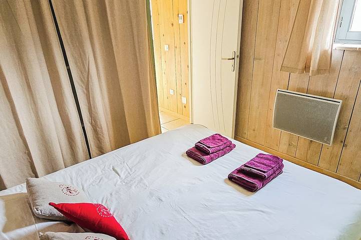 Gîte pour 7 personnes, avec terrasse dans Payolle - 3