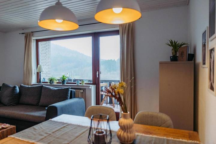 Vakantiewoning voor 5 personen, with uitzicht and uitzicht op het meer as well as balkon in Niedersfeld