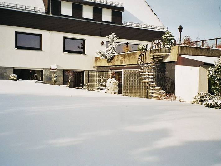 Hütte für 4 Personen, mit Terrasse und Garten in Medebach