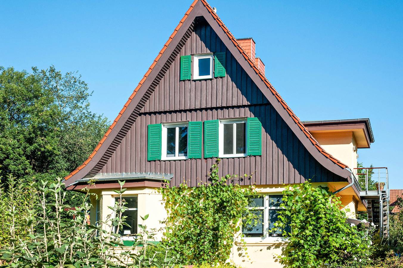Ganze Wohnung, Ferienwohnung 'Sonnenhaus' mit Seeblick, Gemeinschaftsgarten und Wi-Fi in Schwerin, Schweriner See