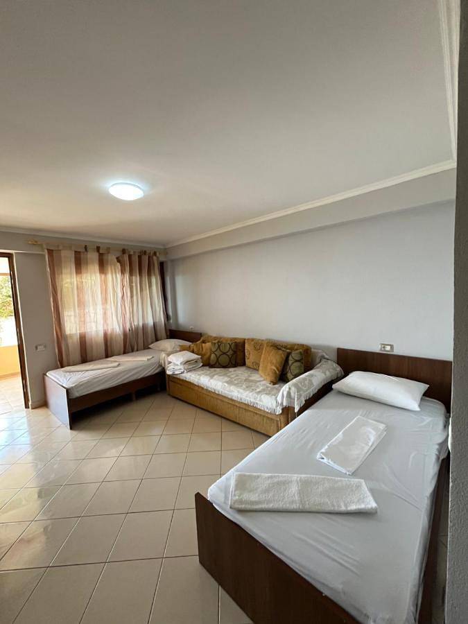 Gîte pour 4 personnes, avec balcon ainsi que vue et jardin dans Borsh