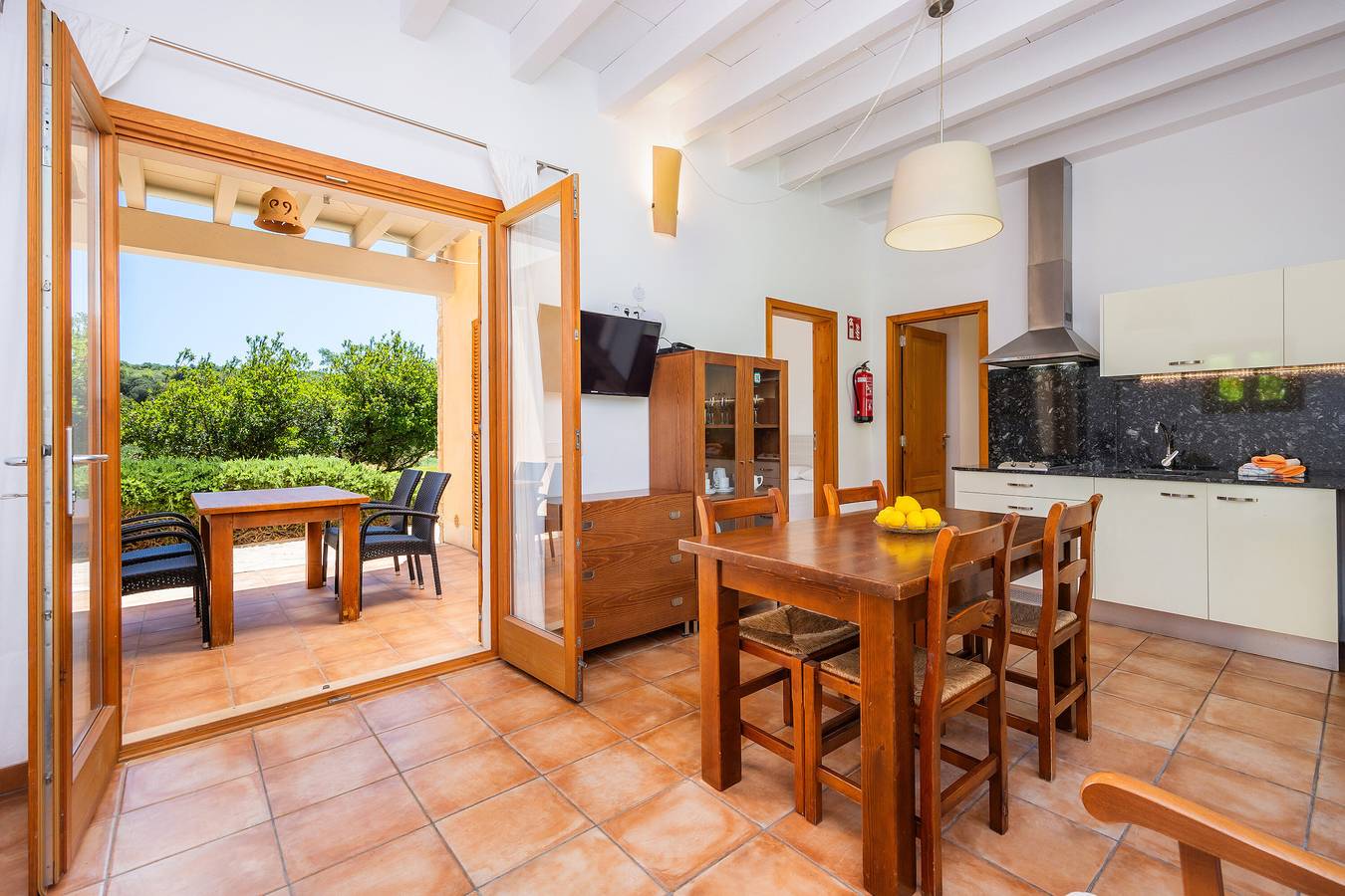 Entire apartment, Apartment 'Es Tarongers' with Mountain Views, Shared Pool and Wi-Fi in Sant Llorenç des Cardassar, East Majorca