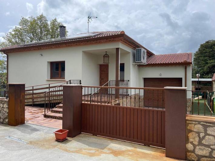 Casa rural para 4 personas, con vistas además de piscina y jardín, Se admiten mascotas en Santo Tomé del Puerto