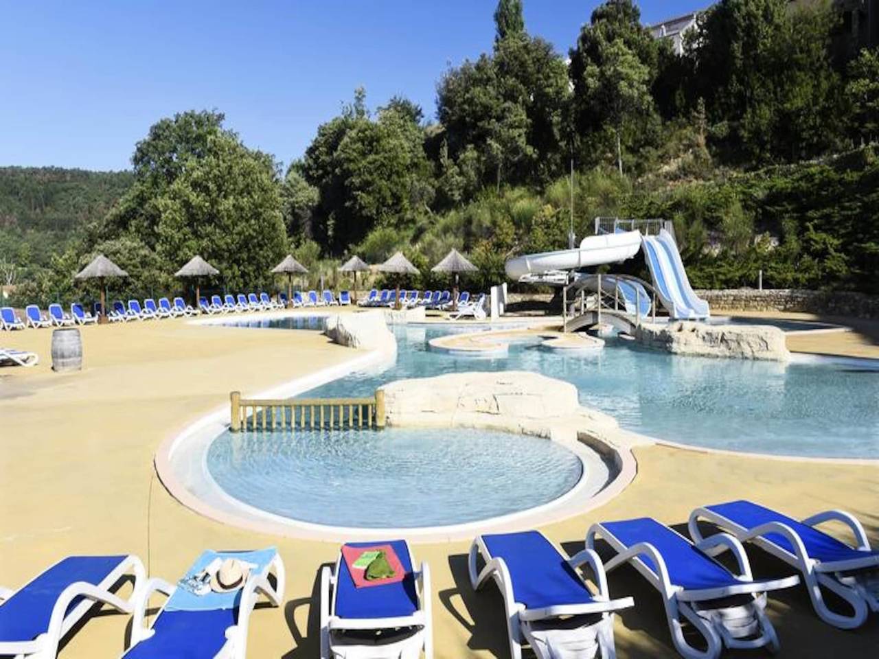 Apartamento entero, 2 Habitaciones 4/5 Personas in Salavas, Ardèche