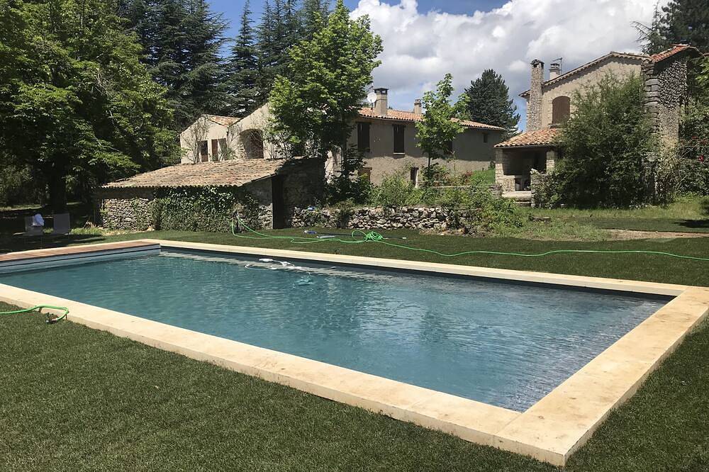 Altes Haus umgeben von 8 Hektar Lavendel-beheizten Pool in Sault, Parc naturel régional du Mont-Ventoux
