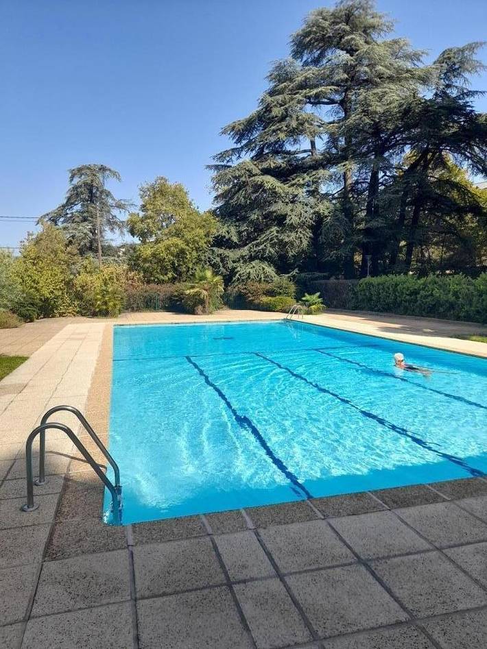 Gîte pour 4 personnes, avec piscine et jardin, animaux acceptés à Caluire-et-Cuire - 2