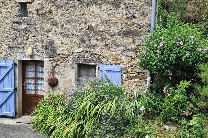 Gîte pour 2 personnes, avec jardin à Cambounès