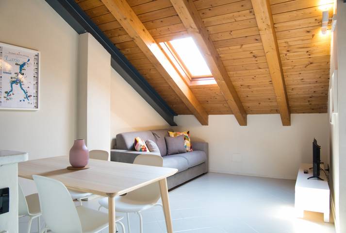 Ferienwohnung für 6 Personen, mit Balkon und Seeblick in Lecco