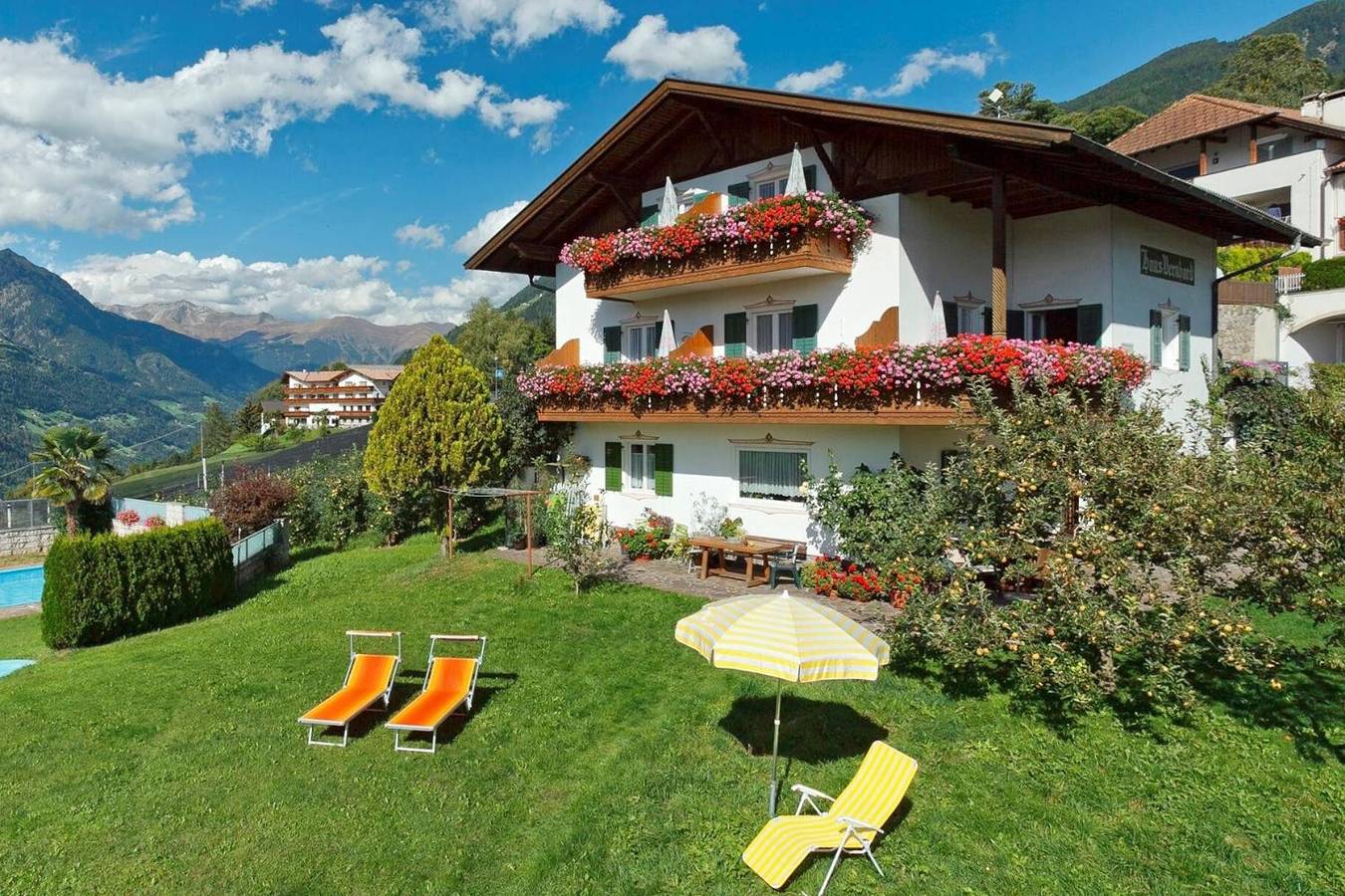 Ganze Wohnung, Apartment 'Haus Bernhard B' mit Bergblick, Gemeinschaftspool und Wlan in Verdins, Schenna