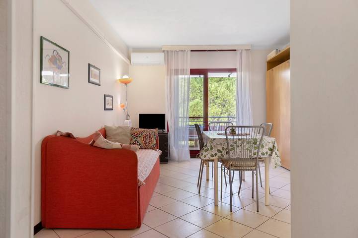 Ferienhaus 'Bilocale Con Terrazza E Piscina' mit Klimaanlage in Marina di Bibbona, Bibbona