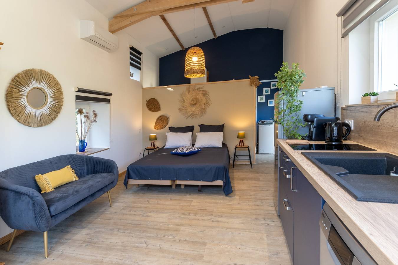 Studio entier, Studio 'Le Chant Des Tongs' entouré par la nature avec Wi-Fi et climatisation in Salazac, Région de Nîmes