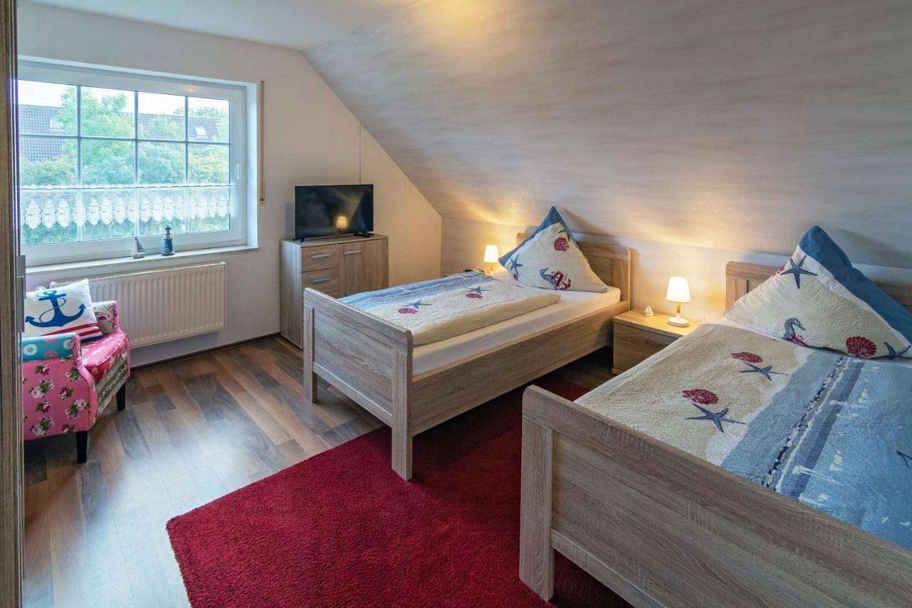 Ganze Wohnung, Apartment with Balcony in Ochtersum, Landkreis Wittmund