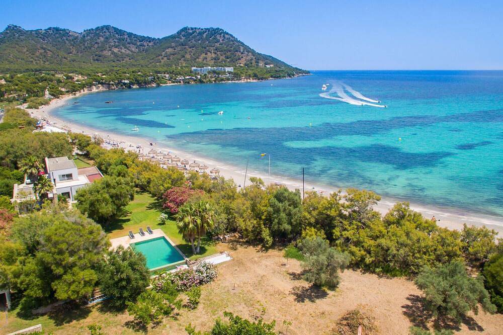 Wunderschönes Haus in Port Verd mit privatem Swimmingpool, der sowohl drinnen. in Costa dels Pins, Son Servera