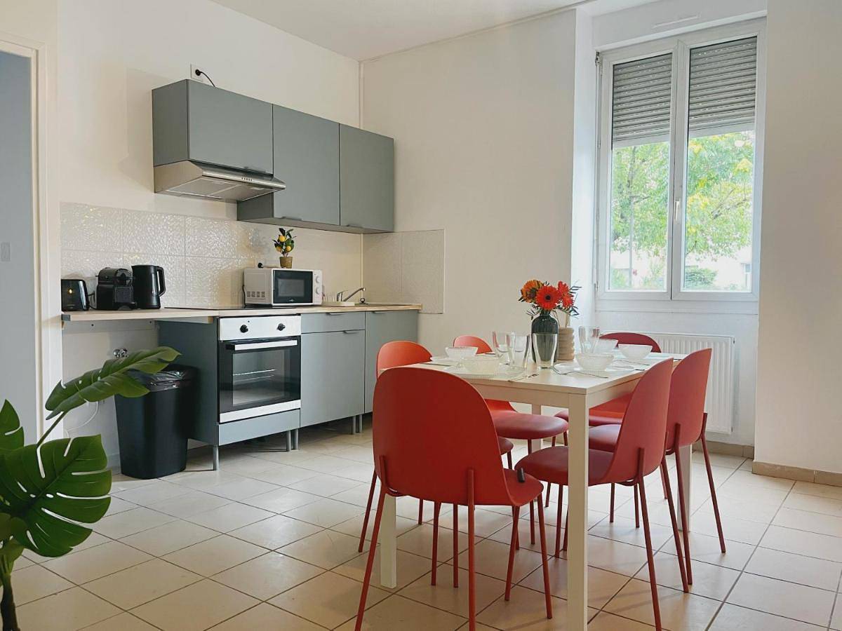 Appartement entier, Terrazzo - Appartement 6 personnes - Check in h24 & Wifi in Oullins, Lyon et ses environs
