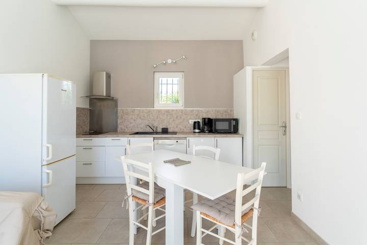 Holiday Home 'Chez Céline' with Private Pool, Wi-Fi and Air Conditioning in Aubignan, Vaucluse