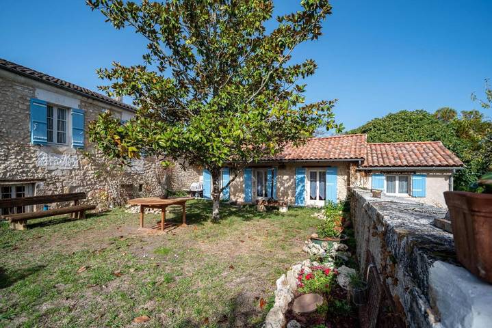 Location de vacances pour 4 personnes, avec jardin et piscine, animaux acceptés à La Gonterie-Boulouneix