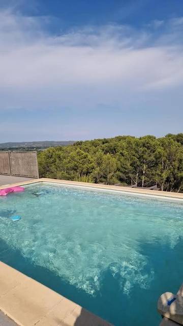 Maison d’hôte pour 3 personnes, avec jardin et terrasse ainsi que vue et piscine dans le Gard