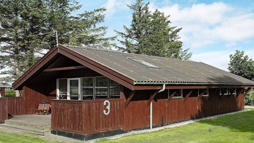 Ferieudlejning for 7 personer, med terrasse i Egense