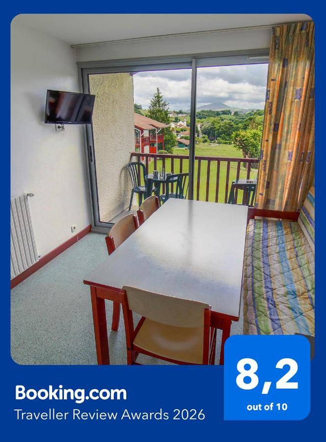 Appartement de vacances pour 4 personnes, avec jardin ainsi que vue et piscine, animaux acceptés