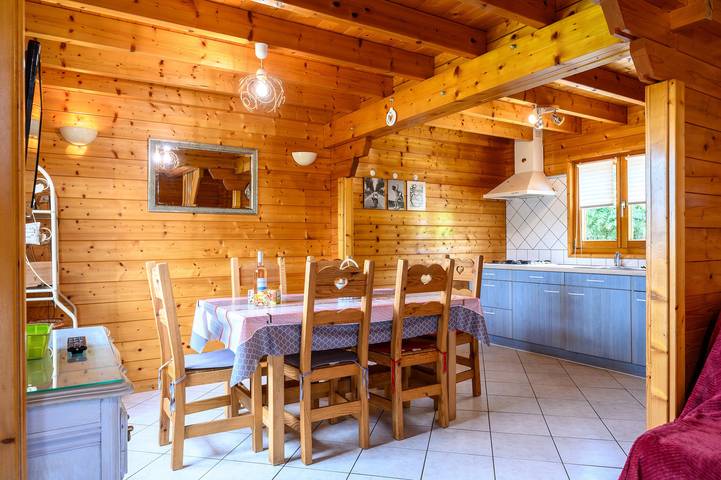« Notre Chalet » avec vue sur la montagne, terrasse privée et Wi-Fi in Vecoux, Région d'Épinal