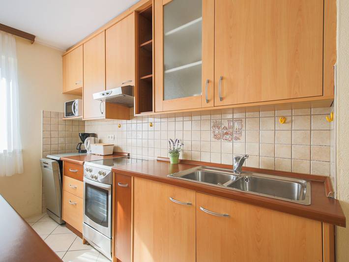 Ganze Wohnung, Lille in Okrug Gornji, Ciovo