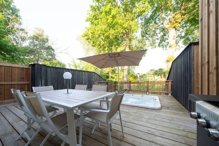 Maison de vacances pour 6 personnes, avec jacuzzi ainsi que jardin et terrasse dans Cazaux
