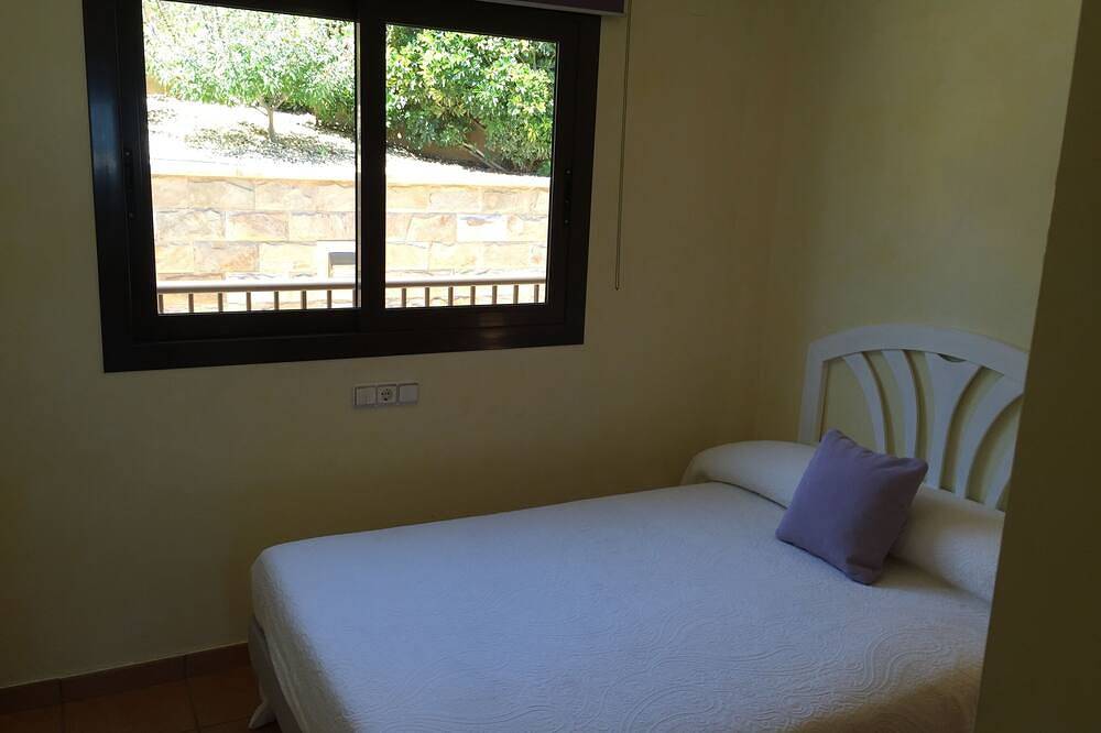 Adosado de lujo de 2 plantas frente a la mejor playa . Spa exterior privado. in Los Arenales del Sol, Elche