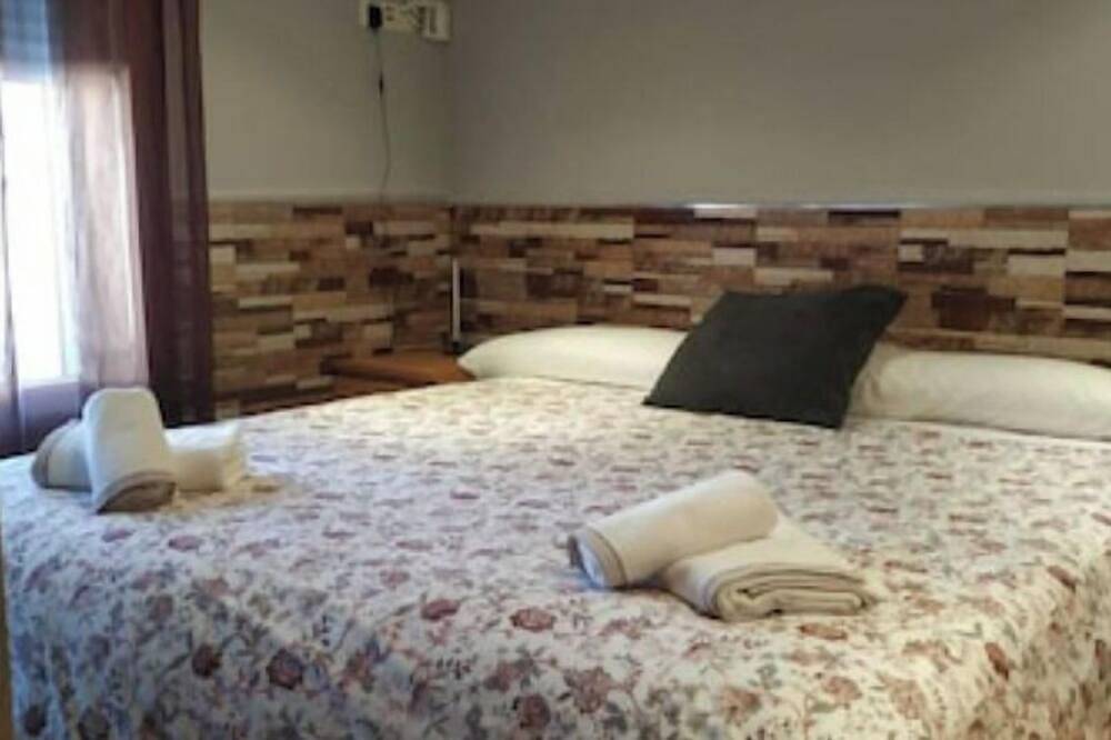 Entire apartment, 1 Room Deluxe Barajas Apartment in Barajas, Madrid