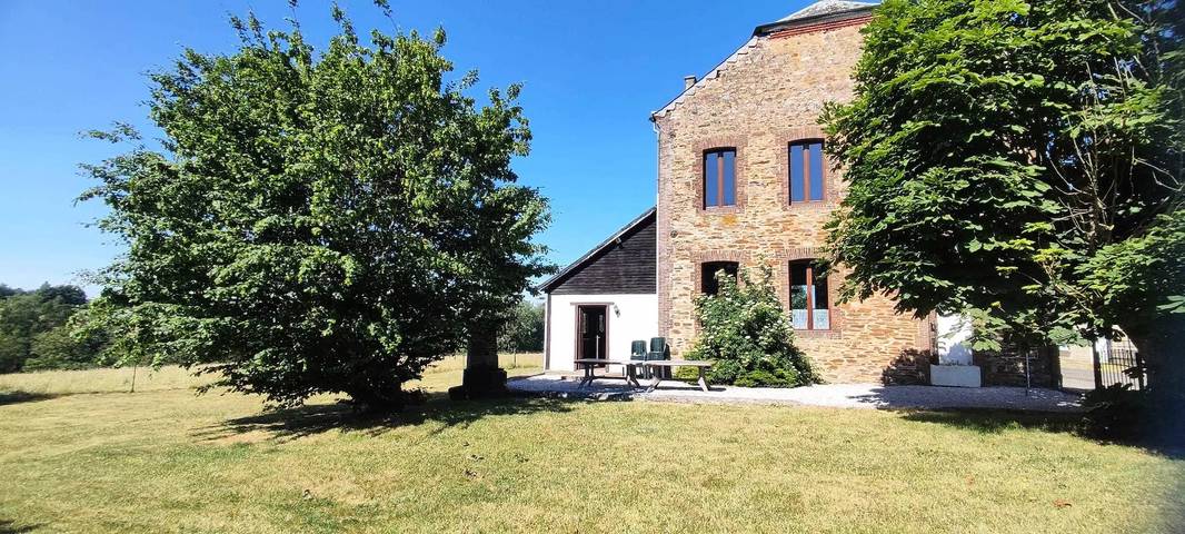 Gîte pour 15 personnes, avec Terrasse et Jardin