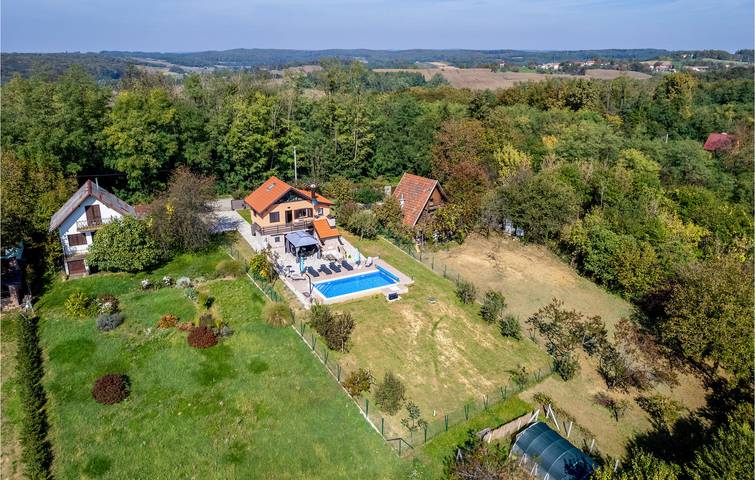 Geräumige 85 m² große Wohnung mit Pool, WLAN und Parkplatz in Kapela, Bjelovar-Bilogora