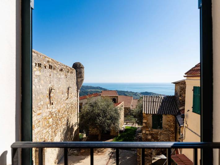 Location de vacances pour 4 personnes, avec vue et jardin dans Lingueglietta