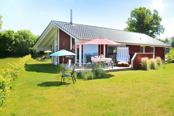 Ferienhaus für 8 Personen, mit Terrasse und Whirlpool sowie Garten und Sauna in Quern