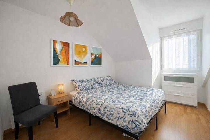 Ganze Wohnung, Großzügiges Duplex für 8 Personen, 2 Badezimmer, nahe Disneyland und Paris in Champs-sur-Marne, Seine-et-Marne